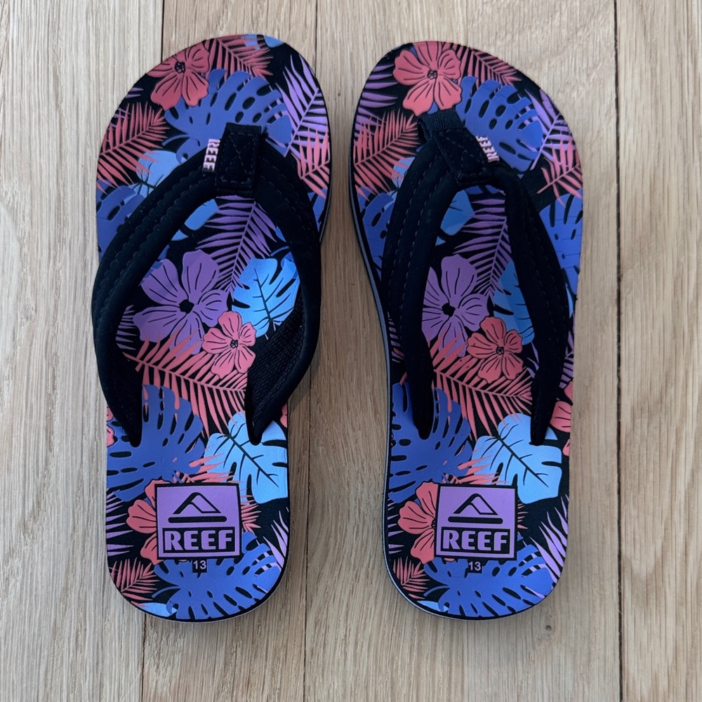 Reef Tropical Black Strap Sandals